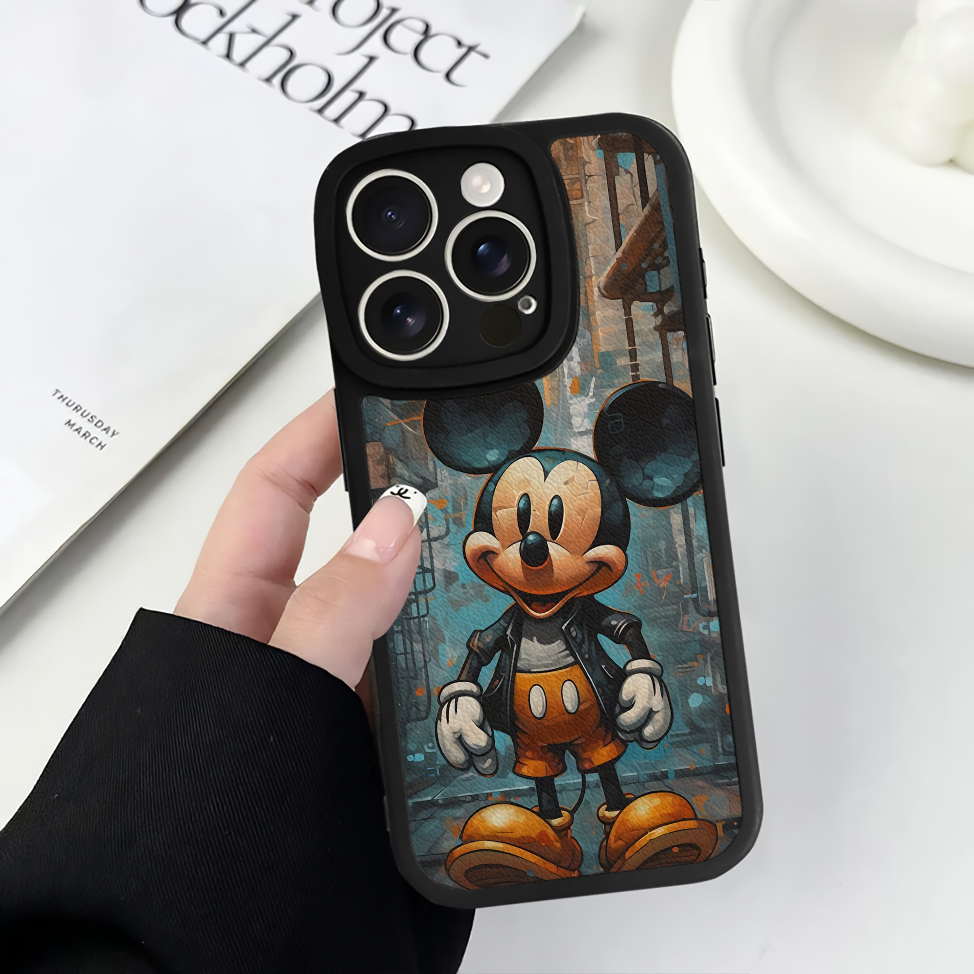 （画像用） ミッキーマウス Mickey Mouse 【iPhone 16シリーズ対応】シリコンスマホケース（レザー調） 材質：シリコン
